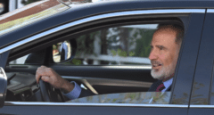 El rey Felipe visita a la reina Sofía en el hospital: "Está muy bien"