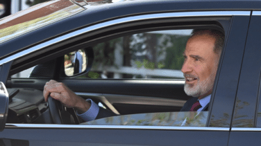 El rey Felipe visita a la reina Sofía en el hospital: "Está muy bien"