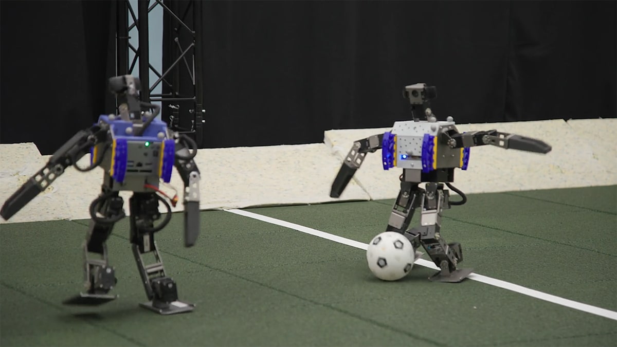 Los robots futbolistas del estudio realizado por DeepMind Technologies