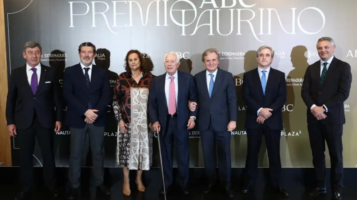 Curro Romero y Carmen Tello, en la entrega del Premio Taurino ABC.