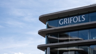 Grifols crece un 7% tras anunciar la venta de parte de su participación en Shangai RAAS Blood