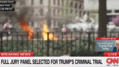 Un hombre se quema a lo bonzo a las afueras del tribunal donde se celebra el juicio a Donald Trump