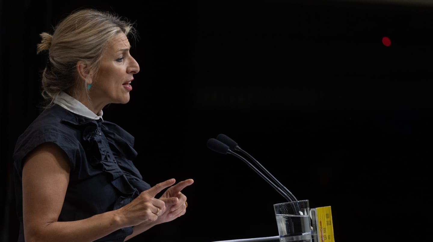 La vicepresidenta segunda y ministra de Trabajo y Economía Social, Yolanda Díaz, en una rueda de prensa este lunes