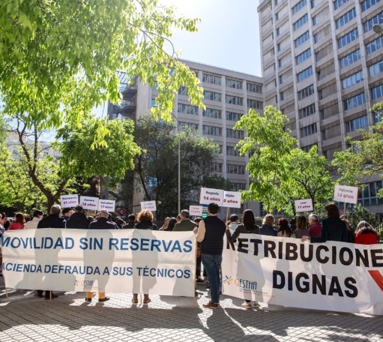 Los trabajadores de Hacienda convocan paros por el colapso que sufren las oficinas de la Agencia Tributaria