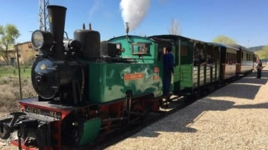 Los trenes históricos que te llevan a conocer los pueblos más bonitos de Madrid