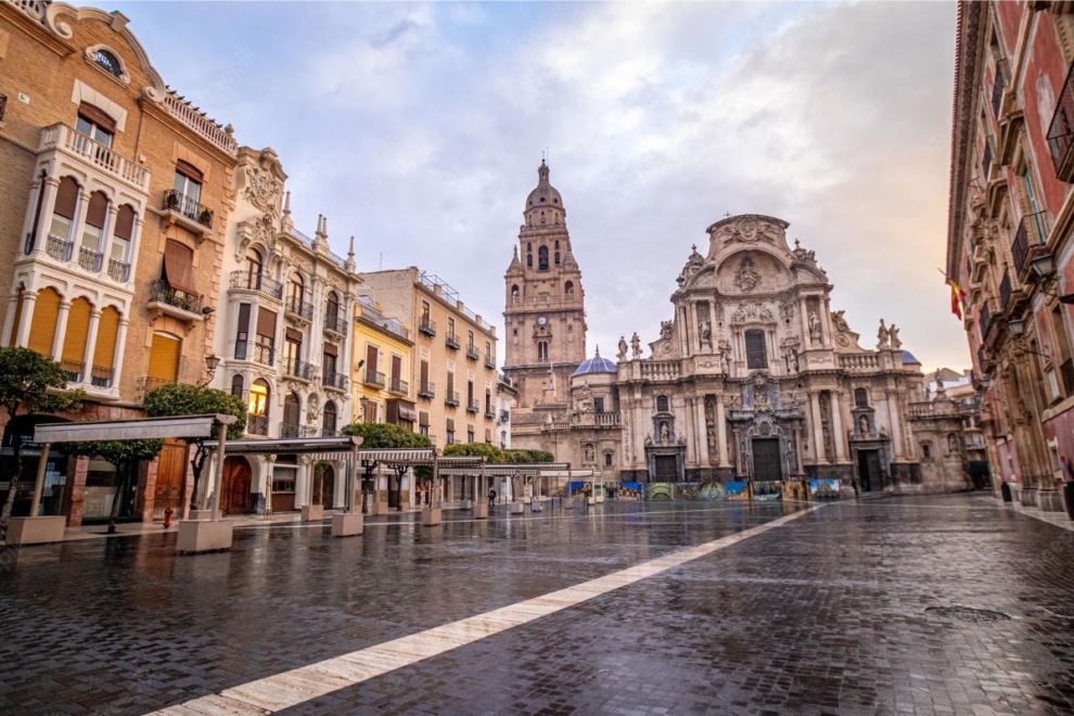 Plaza del Cardenal Belluga y catedral de la ciudad de Murcia