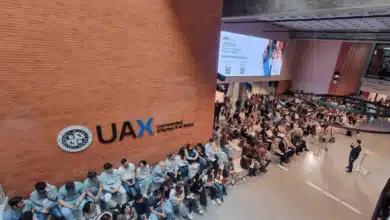 Casi un centenar de empresas participan en la feria de empleo de UAX