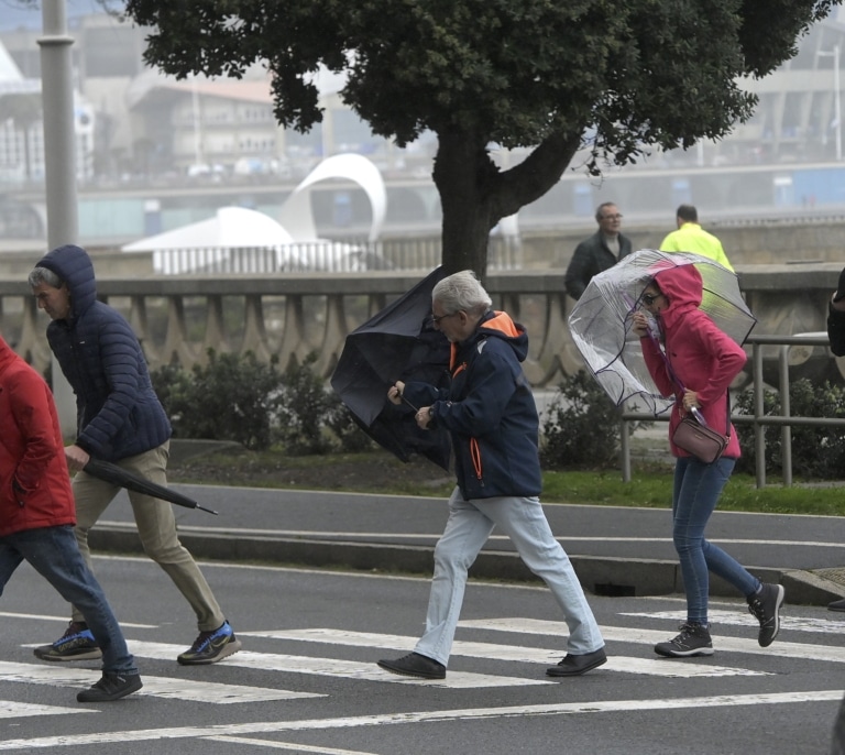 Un frente atlántico trae este lunes nubes, lluvia de barro y aumento de máximas en la costa mediterránea