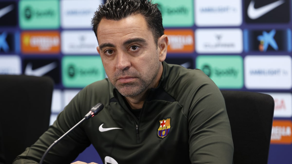 El técnico del FC Barcelona, Xavi Hernández, durante la rueda de prensa posterior al entrenamiento que realizó la plantilla barcelonista