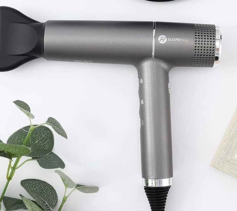 Amazon rebaja este secador de pelo profesional iónico súper viral