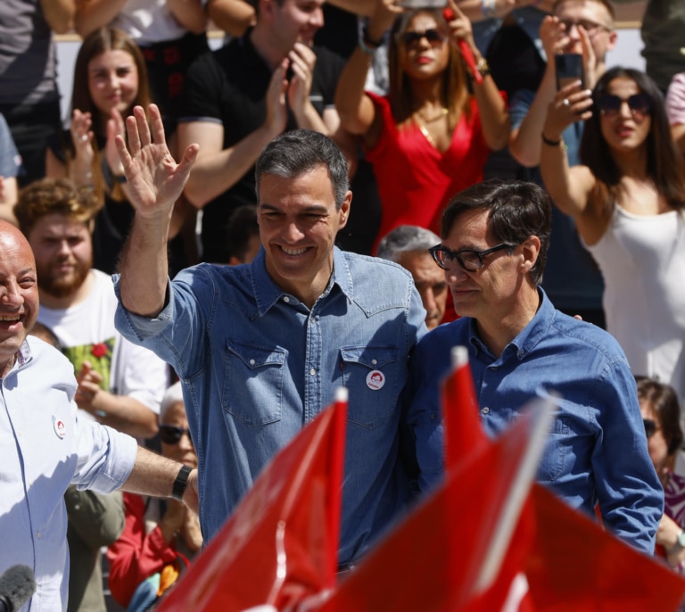 Sánchez 'frena' en Montmeló y elude contestar a Milei tras el incidente diplomático con Argentina