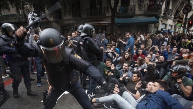 El juez aplica la amnistía a los 46 policías investigados por las cargas del 1-O y archiva la causa
