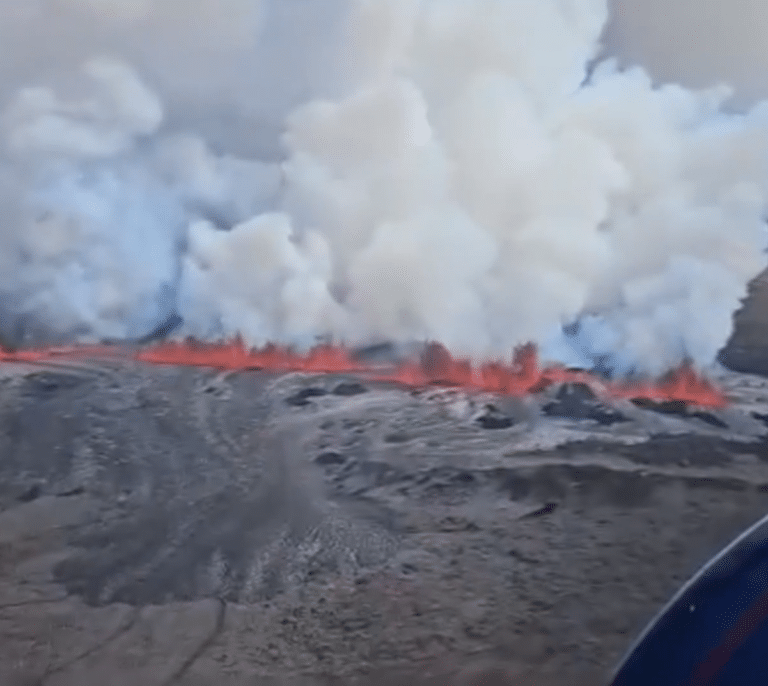 Alerta en Islandia por la erupción de un volcán