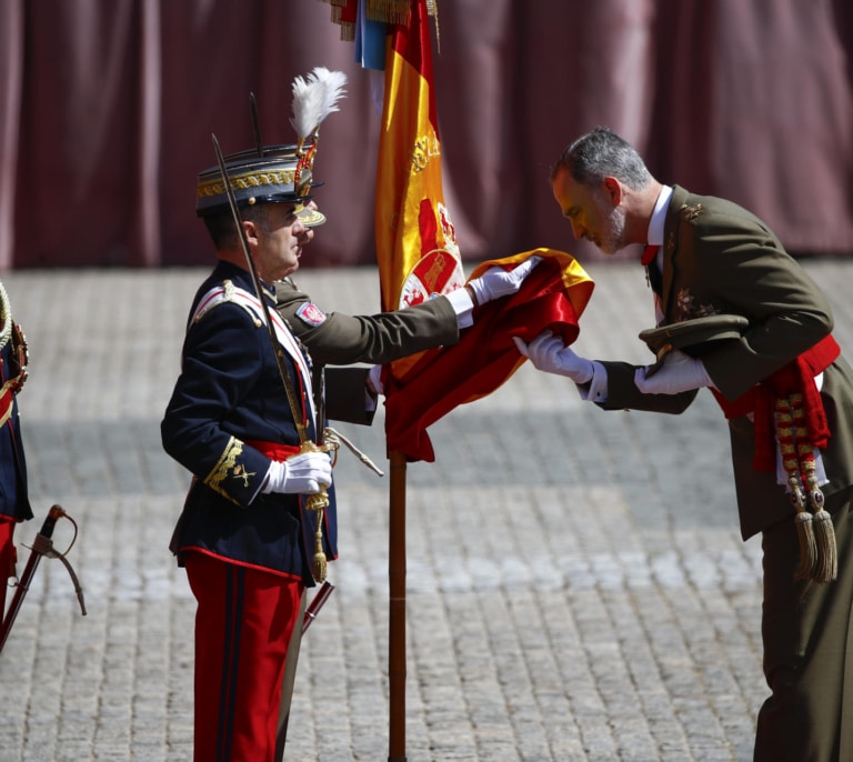 El Rey vuelve a jurar la bandera en Zaragoza, con su hija cadete de testigo