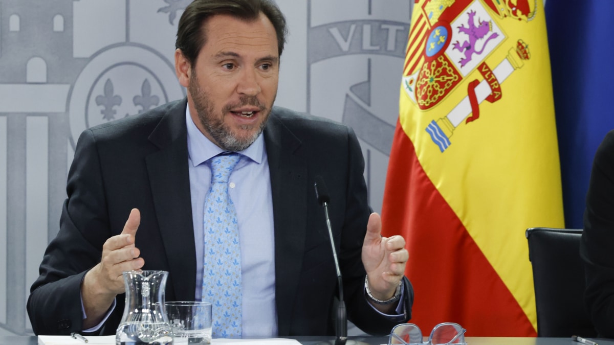 MADRID, 07/05/2024.- El ministro de Transportes, Óscar Puente, durante la rueda de prensa posterior a la reunión del Consejo de Ministros, este martes en Moncloa. EFE/Zipi Aragón