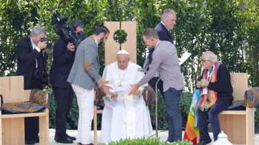 El abrazo del Papa Francisco a una víctima palestino y otra israelí: "Su sufrimiento es el de dos pueblos"
