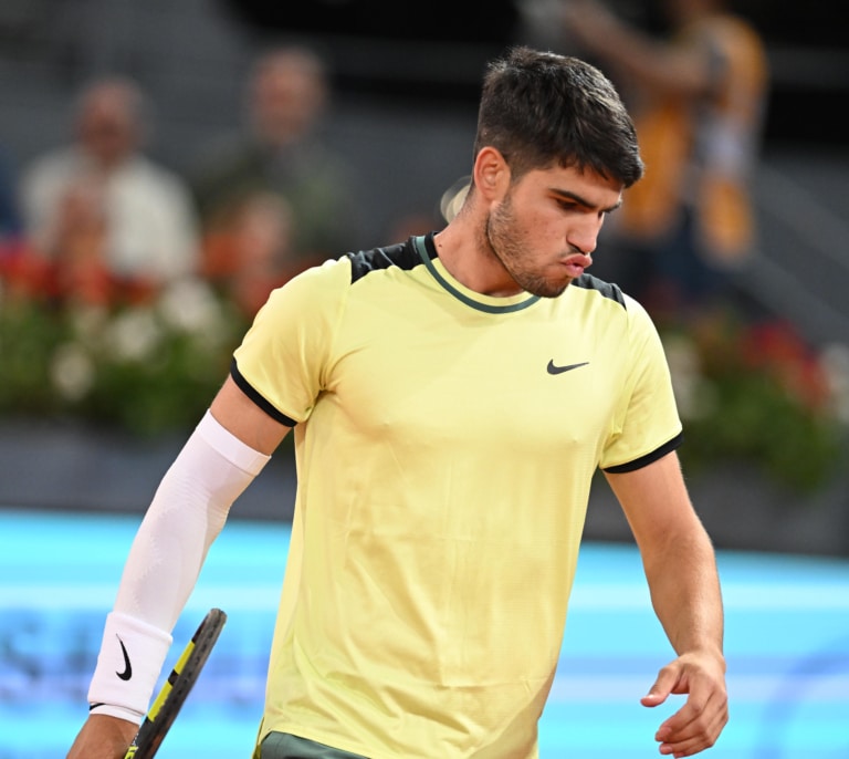 Alcaraz se cae de Roma y enciende las alarmas para Roland Garros
