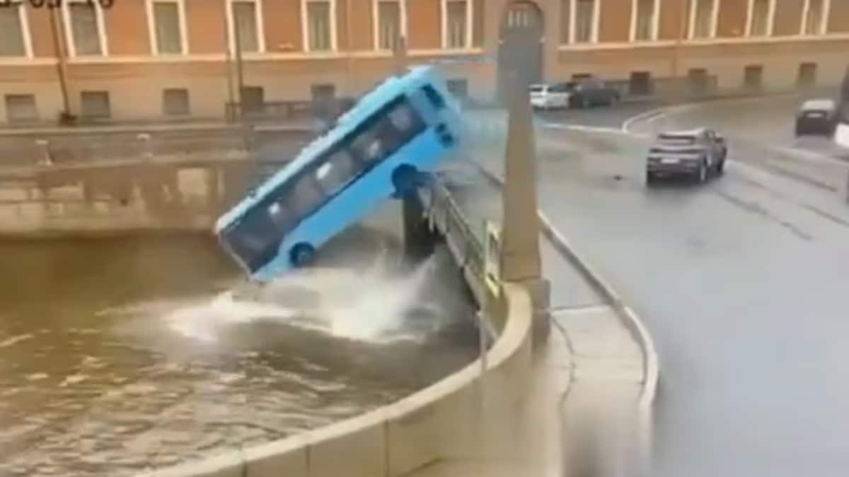 Al menos tres muertos y seis heridos graves al caer un autobús a un río en San Petersburgo