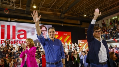 Sánchez coloniza la campaña de Illa y obliga a hablar de pactos con Junts y ERC