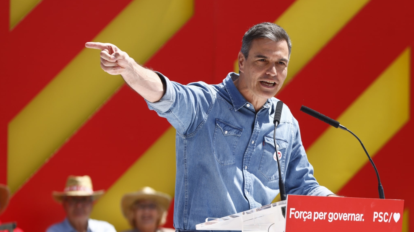 BARCELONA, 04/05/2024.- El secretario general del PSOE y presidente del Gobierno, Pedro Sánchez, interviene en un acto electoral del PSC este sábado en Barcelona. EFE/ Quique Garcia