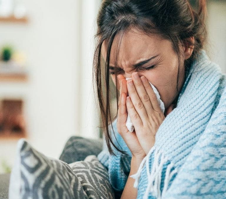 Todo lo que un trabajador puede hacer si está de baja: actividades prohibidas y recomendaciones