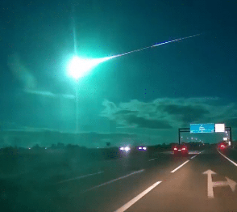 Una bola de luz ilumina el cielo de España y Portugal