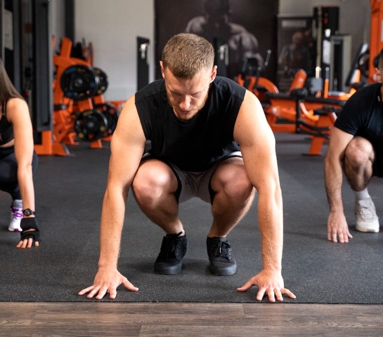 Así son los "burpees", el ejercicio físico de moda para trabajar varios músculos a la vez