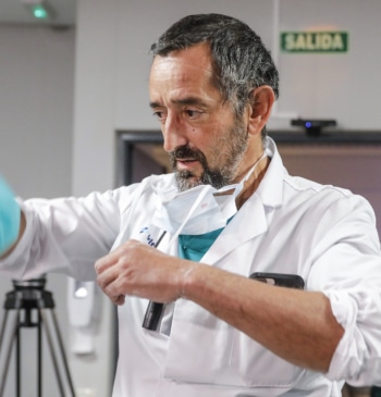 El doctor Cavadas, sobre los vídeos 'milagrosos' falsos: "Me indigna que se [...]