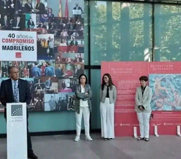 La Asamblea de Madrid conmemora la Semana Europea contra el Cáncer con la exposición 'Retratos con Esperanza'