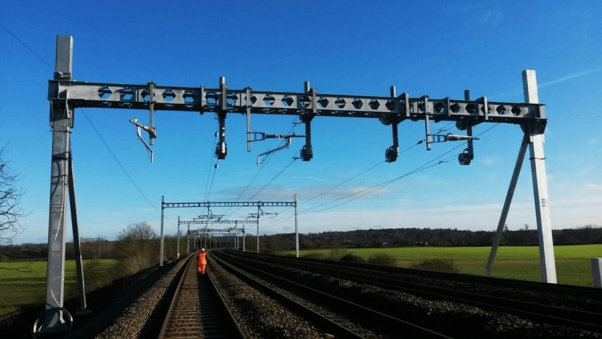 Coxabengoa se adjudica un contrato de electrificación y mantenimiento por 53 millones de euros con ADIF