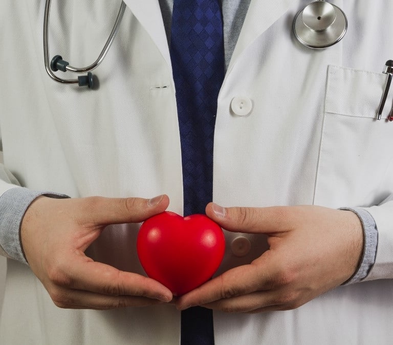 El alimento con olor a azufre que protege el corazón y debes tomar, según un médico experto en longevidad