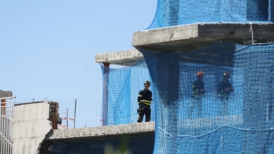 Dos trabajadores atrapados y un herido al desplomarse el forjado de un edificio en Madrid