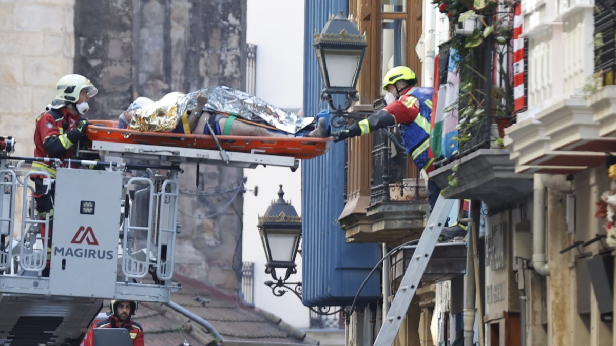 Al menos cinco heridos por un derrumbe en un edificio del Casco Viejo de Bilbao