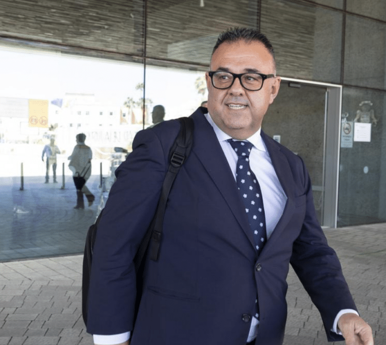 La Policía registra la Consejería de Salud de Canarias por el caso mascarillas