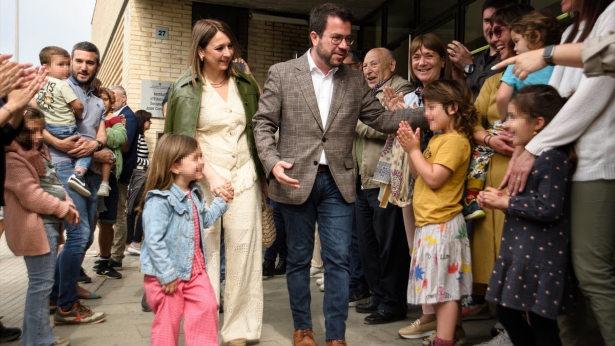 Pere Aragonès, tras votar en el Institut Joan Coromines, en Barcelona