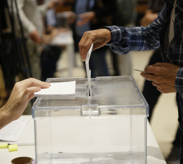 La participación en las elecciones catalanas alcanza el 56,3%, cinco puntos por encima de 2021
