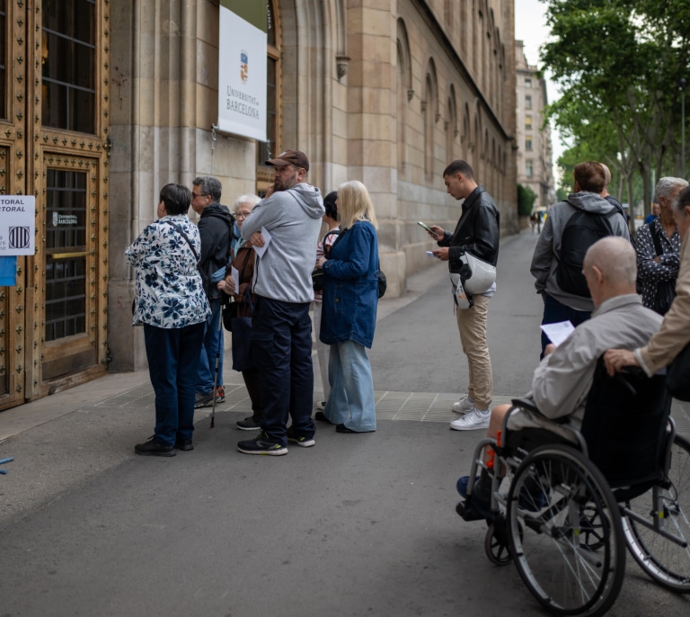 Tres juntas provinciales piden alargar las votaciones por la avería de Rodalies
