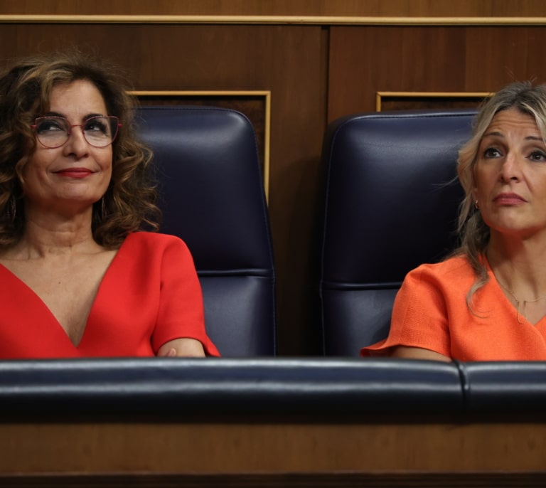Un micro abierto le juega una mala pasada a Yolanda Díaz y carga contra Feijóo : "A la mierda"