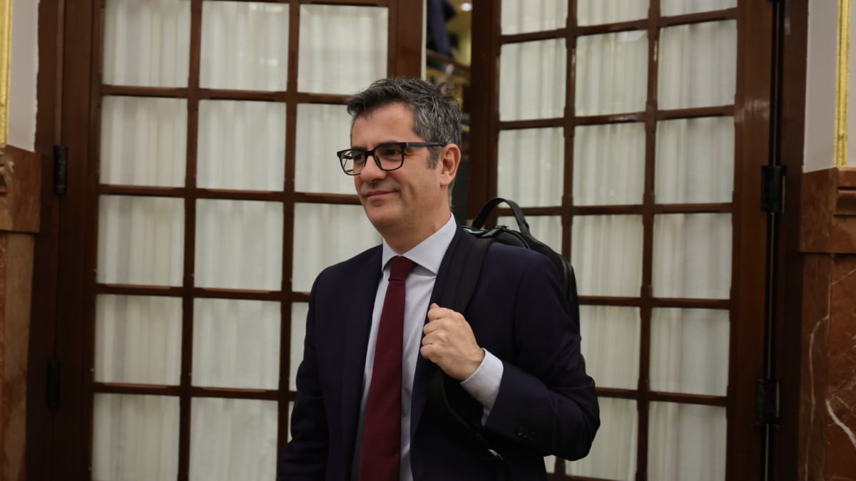 El ministro de la Presidencia, Relaciones con las Cortes y Justicia, Félix Bolaños, durante la sesión de control al Gobierno, en el Congreso de los Diputados, a 29 de mayo de 2024, en Madrid (España). Durante la sesión de control, la última antes de las elecciones europeas del próximo 9 de junio, el PP ha querido aprovechar la sesión de control para visibilizar la visibilizar ‘la debilidad del Gobierno’, tras las discrepancias entre el PSOE y Sumar con el resto de sus aliados parlamentarios. También se han tratado otros temas como el reconocimiento del Estado de Palestina por parte del Gobierno ayer, 28 de mayo y las acusaciones a Begoña Gómez. 29 MAYO 2024;ESTADO PALESTINO;ELECCIONES EUROPEAS;SESIÓN DE CONTROL Jesús Hellín / Europa Press 29/5/2024
