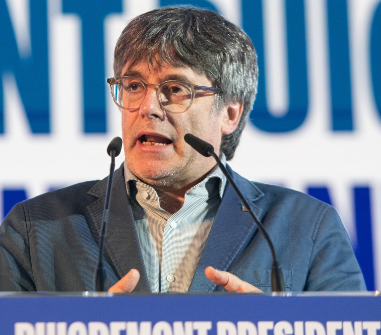 Puigdemont se felicita de la decisión del Sabadell para que haya bancos de "obediencia catalana"