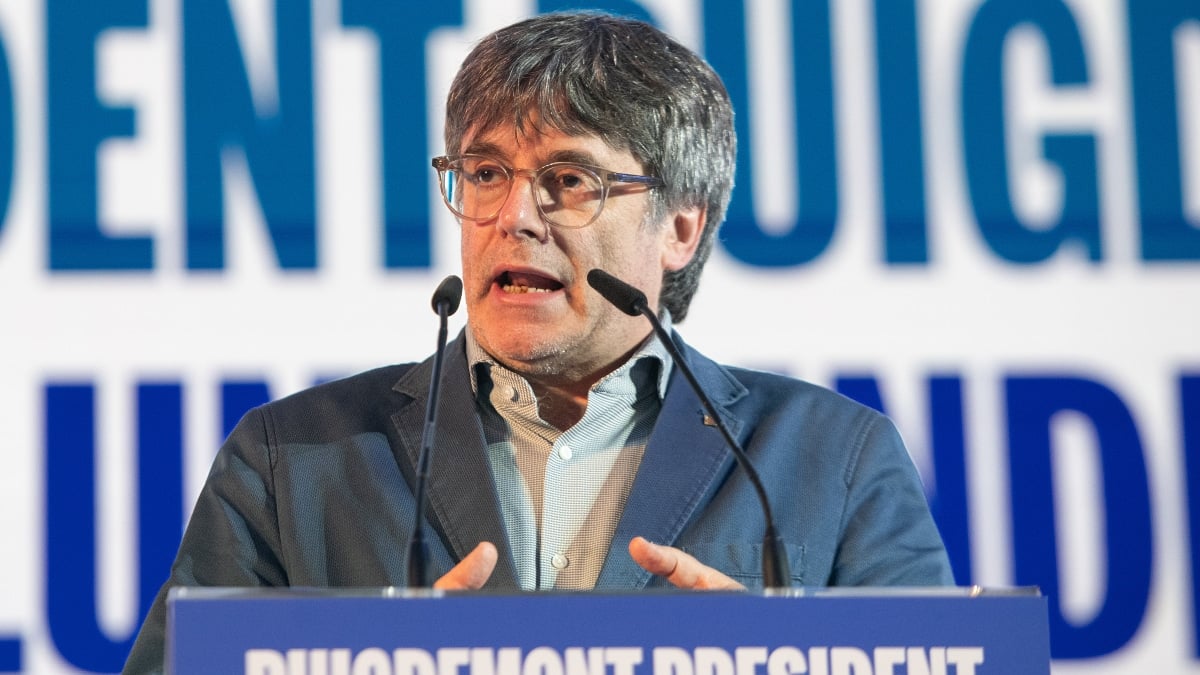 Puigdemont se felicita de la decisión del Sabadell para que haya bancos de "obediencia catalana"