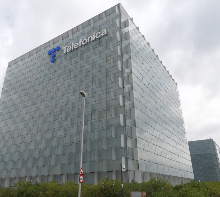 El asalto a Telefónica abre a Oughourlian una nueva vía para recuperar su inversión en Prisa
