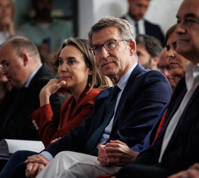 Feijóo equipara a Milei con Sánchez: juegan a lo mismo, "secuestran" a españoles y argentinos con su manera de hacer política