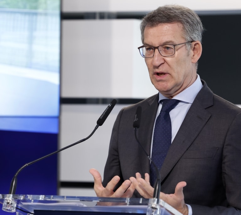 Feijóo acusa a Sánchez de "sobreactuar por electoralismo" en Argentina y le exige que reconsidere la retirada de la embajadora