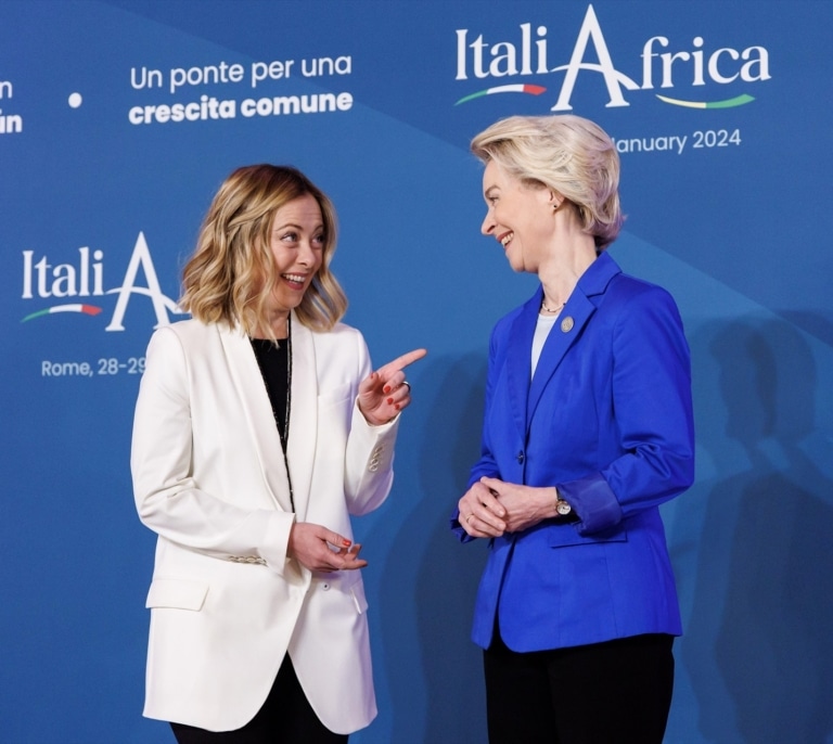 El acercamiento de Von der Leyen a la ultraderecha enfada a sus socios y complica su reelección