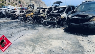 Más de 30 coches afectados en un incendio provocado por la traca de una boda en Jávea