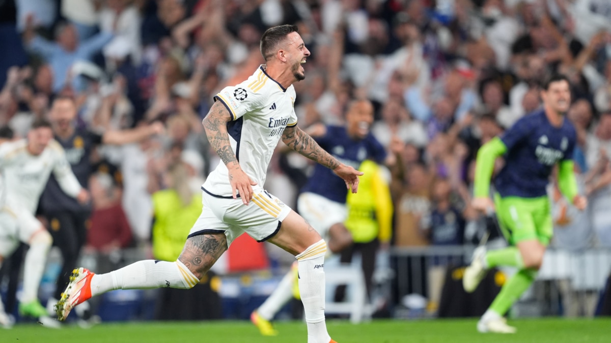 Joselu Mato celebra su segundo gol al Bayern