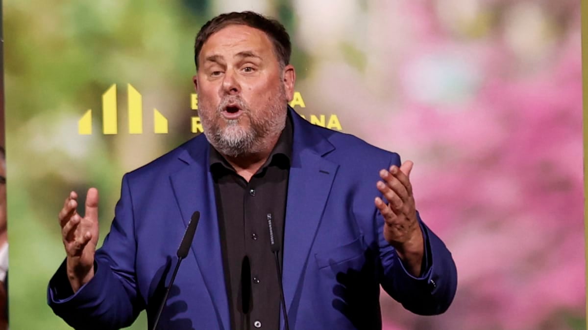 El presidente de ERC, Oriol Junqueras, interviene en el acto central de campaña de ERC, este jueves en el Palau de Congressos de Barcelona.