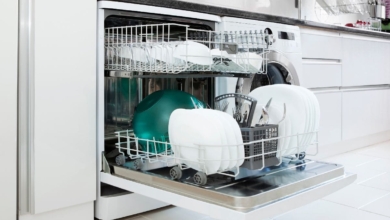 El truco para colocar los platos y vasos en el lavavajillas según los profesionales de limpieza 