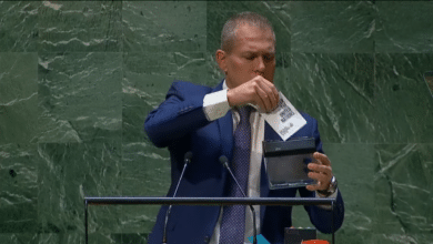 143 estados piden la integración plena de Palestina y el embajador de Israel tritura la carta de la ONU